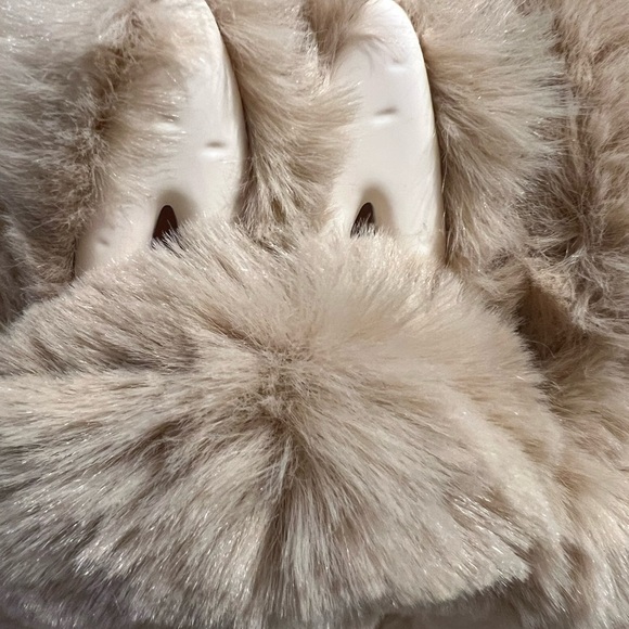 NWOT Pop Mart Labubu Flower Crossbody Bag - Picture 4 of 7